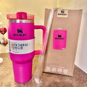 Stanley 40oz Flowstate Quencher H2.0 Tumbler Fuchsia